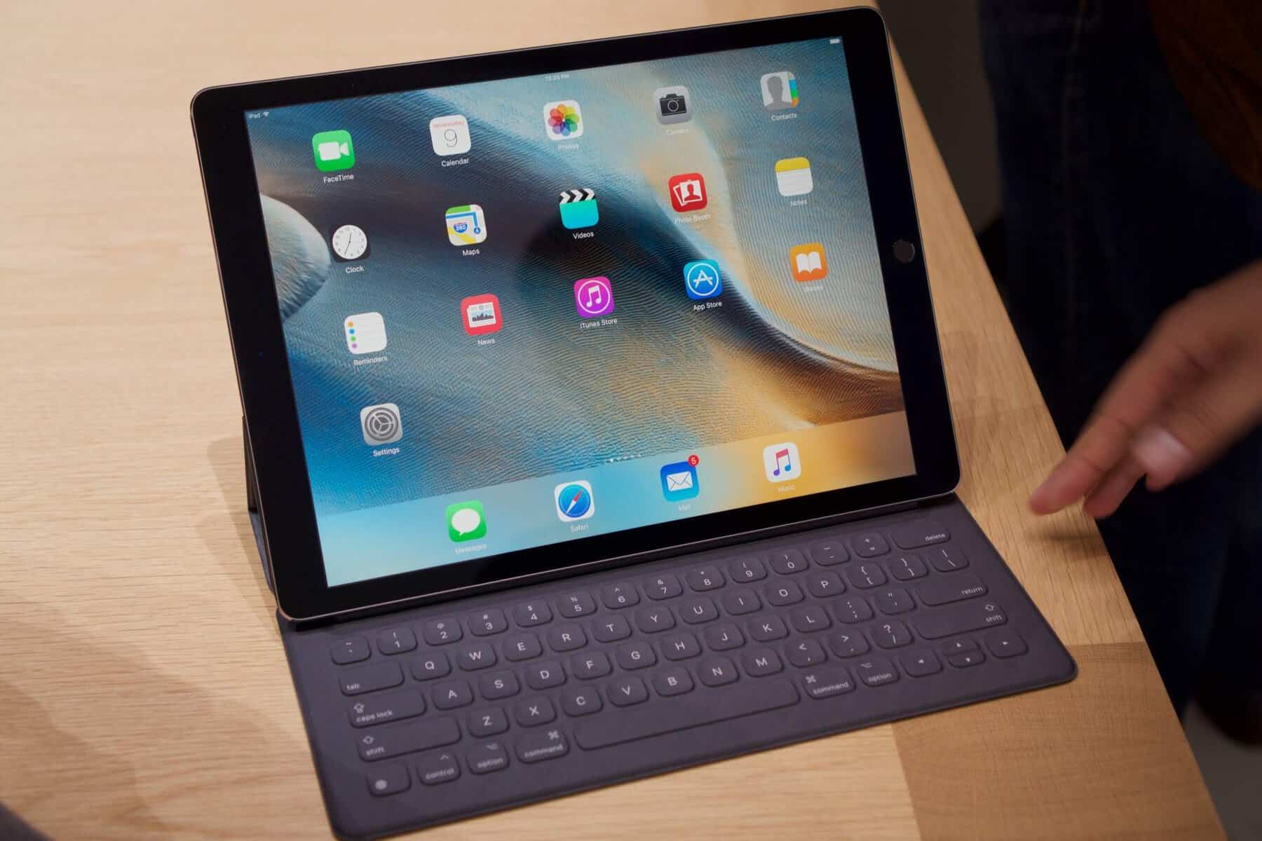 Một chiếc Ipad có thể kết nối với bàn phím giống như một chiếc laptop